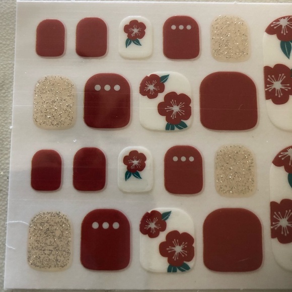 🦶🏽2/$8 Adorable floral designed toe nail wraps - Picture 4 of 6